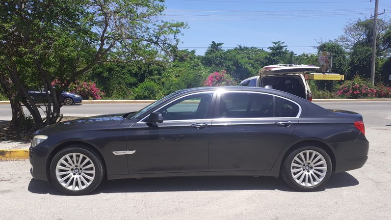 Ride & Relax: Jamaica Private Taxi Services image 4
