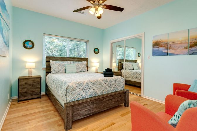 Tortuga Inn Galveston Retreat: Heated Pool, Game Room & Walk to Beach image 11