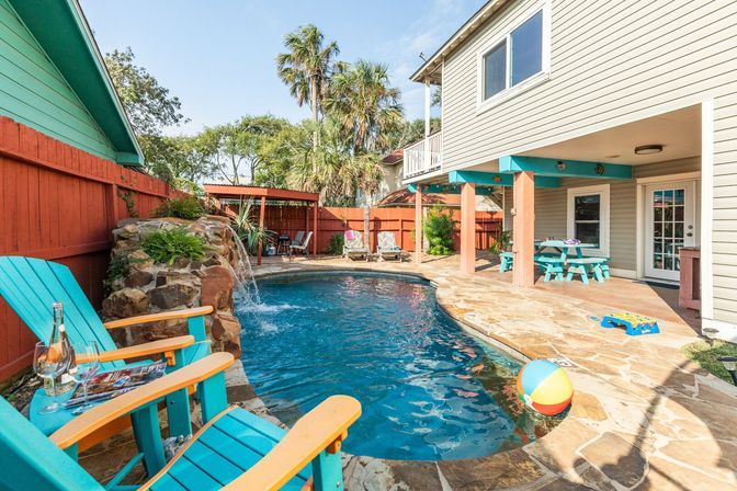Tortuga Inn Galveston Retreat: Heated Pool, Game Room & Walk to Beach image 1