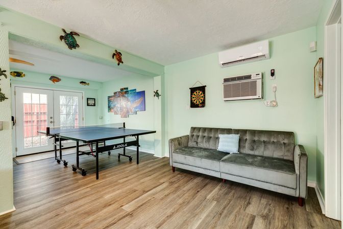 Tortuga Inn Galveston Retreat: Heated Pool, Game Room & Walk to Beach image 32
