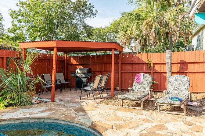 Tortuga Inn Galveston Retreat: Heated Pool, Game Room & Walk to Beach image 10