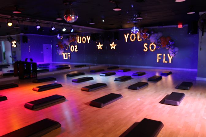 Fly Dance Fitness: Booty Shakin' Dance Workout image 10