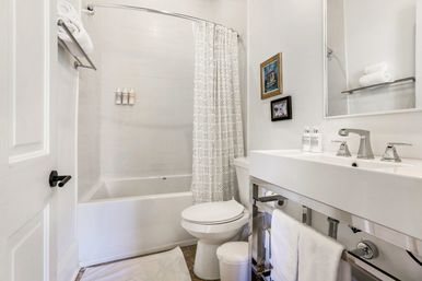 Tropical Oasis Near French Quarter with Heated Pool & Local Art image 24