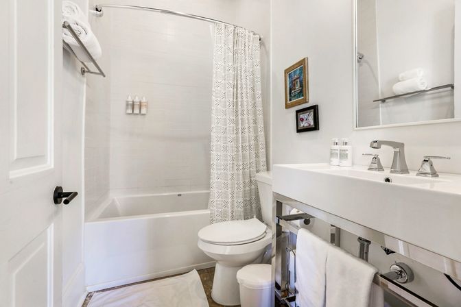 Tropical Oasis Near French Quarter with Heated Pool & Local Art image 24