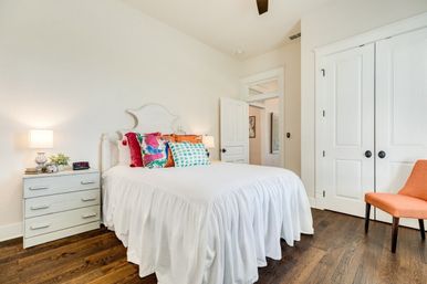 La Onda Azul Galveston Beach House for Groups: Walk to Beach, Bars & Pleasure Pier image 13