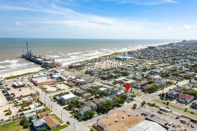 La Onda Azul Galveston Beach House for Groups: Walk to Beach, Bars & Pleasure Pier image 44