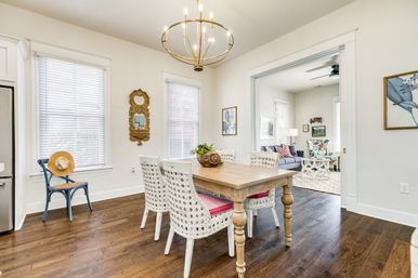 La Onda Azul Galveston Beach House for Groups: Walk to Beach, Bars & Pleasure Pier image 9