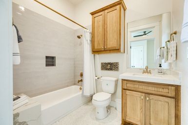 La Onda Azul Galveston Beach House for Groups: Walk to Beach, Bars & Pleasure Pier image 15