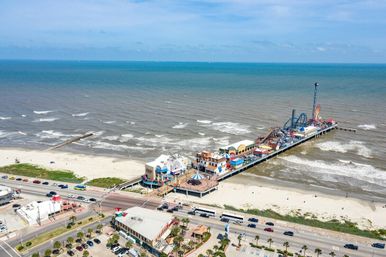 La Onda Azul Galveston Beach House for Groups: Walk to Beach, Bars & Pleasure Pier image 45