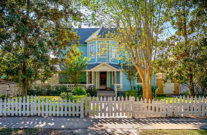 Historic Bradenton 6BR Estate with Heated Saltwater Pool & Game Room image 2