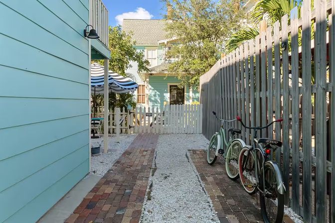 Historic Bradenton 6BR Estate with Heated Saltwater Pool & Game Room image 28