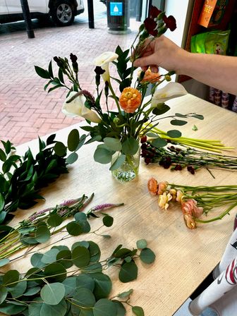 DIY Floral Arranging by Relume image 3