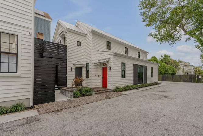 The Palmetto House in Historic Downtown Charleston: 3 Blocks to King St!  image 17