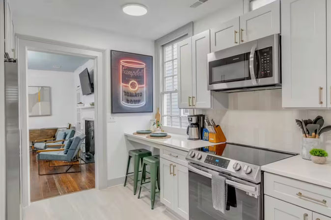 The Palmetto House in Historic Downtown Charleston: 3 Blocks to King St!  image 9