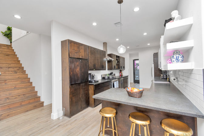 Bloom House HTX: Floral-Themed Downtown Home with Hot Tub, Chef, Massage & Mixology Class image 67