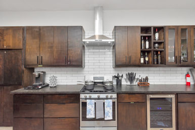 Bloom House HTX: Floral-Themed Downtown Home with Hot Tub, Chef, Massage & Mixology Class image 67