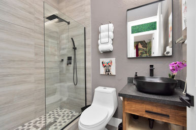 Bloom House HTX: Floral-Themed Downtown Home with Hot Tub, Chef, Massage & Mixology Class image 34