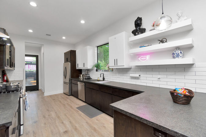 Bloom House HTX: Floral-Themed Downtown Home with Hot Tub, Chef, Massage & Mixology Class image 69