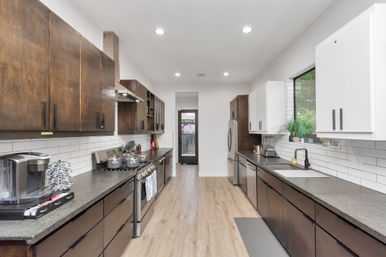Bloom House HTX: Floral-Themed Downtown Home with Hot Tub, Chef, Massage & Mixology Class image 62