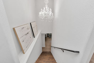 Bloom House HTX: Floral-Themed Downtown Home with Hot Tub, Chef, Massage & Mixology Class image 21