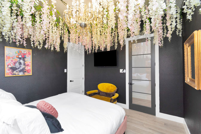 Bloom House HTX: Floral-Themed Downtown Home with Hot Tub, Chef, Massage & Mixology Class image 40