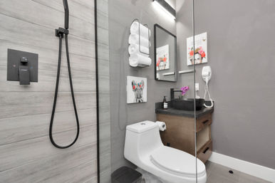 Bloom House HTX: Floral-Themed Downtown Home with Hot Tub, Chef, Massage & Mixology Class image 35