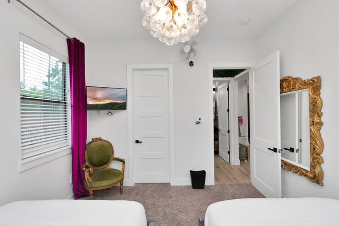 Bloom House HTX: Floral-Themed Downtown Home with Hot Tub, Chef, Massage & Mixology Class image 32