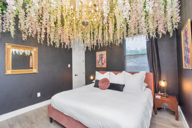 Bloom House HTX: Floral-Themed Downtown Home with Hot Tub, Chef, Massage & Mixology Class image 38