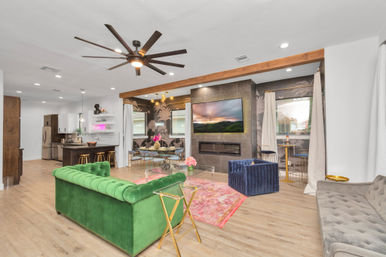 Bloom House HTX: Floral-Themed Downtown Home with Hot Tub, Chef, Massage & Mixology Class image 11