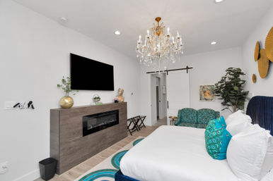 Bloom House HTX: Floral-Themed Downtown Home with Hot Tub, Chef, Massage & Mixology Class image 25