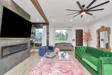 Bloom House HTX: Floral-Themed Downtown Home with Hot Tub, Chef, Massage & Mixology Class image 18
