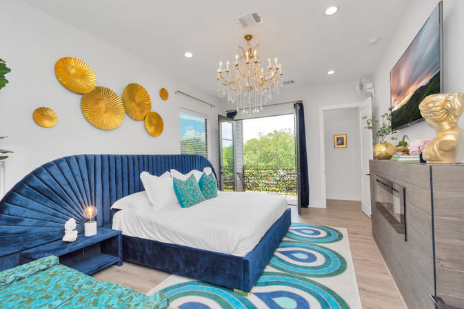 Bloom House HTX: Floral-Themed Downtown Home with Hot Tub, Chef, Massage & Mixology Class image 21