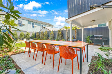 Magnificent Outdoor Paradise: Heated Pool & Spacious Hangout Areas image 4