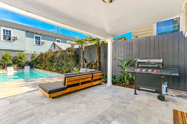 Magnificent Outdoor Paradise: Heated Pool & Spacious Hangout Areas image 28