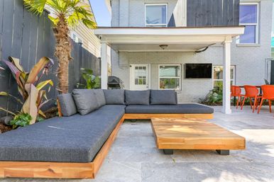 Magnificent Outdoor Paradise: Heated Pool & Spacious Hangout Areas image 32