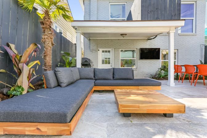 Magnificent Outdoor Paradise: Heated Pool & Spacious Hangout Areas image 32