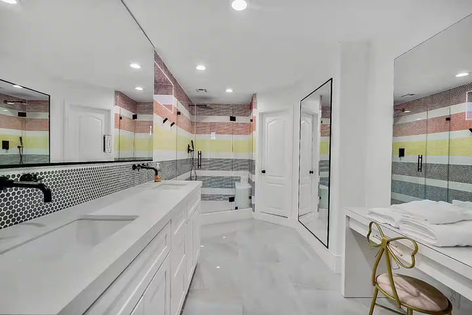The Ultimate Vegas Villa: UFC Mansion with Pool, Gym & Game Room image 19