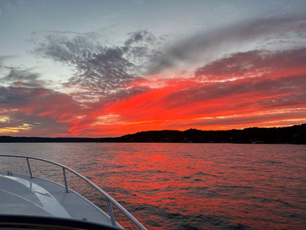 Visit Best Bars, Restaurants & Coves On Private Boat Tour of Lake of the Ozarks with Experienced Captain image 7
