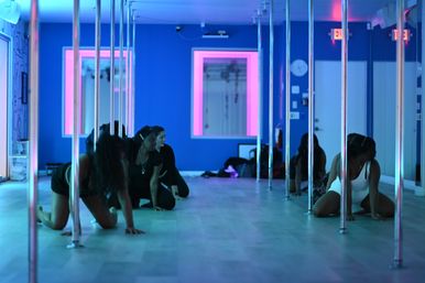 Beginner-Friendly Twerk Party with Complimentary Champagne & Chocolate image 3