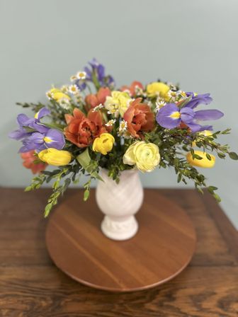 Fresh Floral Arrangement Workshop image 6