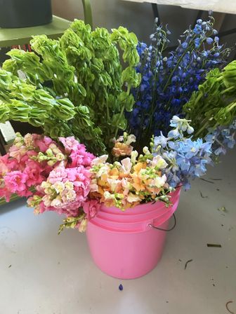 Fresh Floral Arrangement Workshop image 5