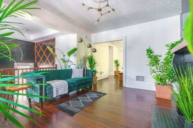 Jungle Casa: Stylish Upstairs Retreat with Private Patio image 13