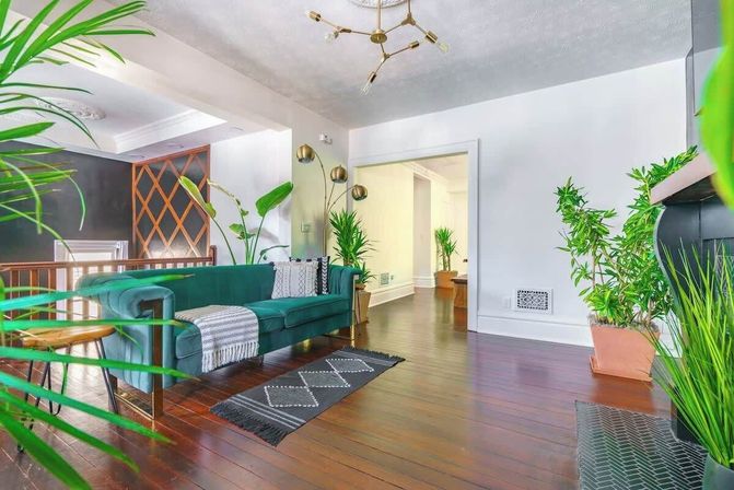 Jungle Casa: Stylish Upstairs Retreat with Private Patio image 13