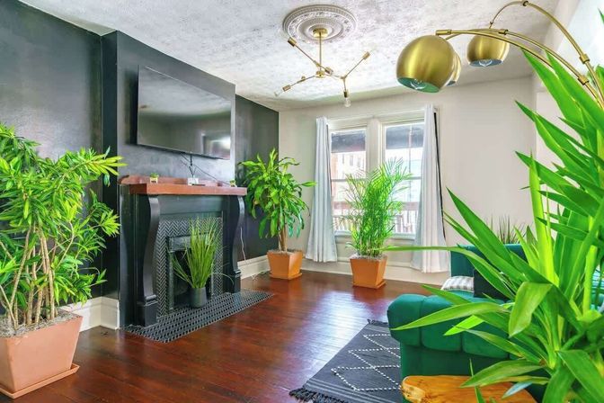 Jungle Casa: Stylish Upstairs Retreat with Private Patio image 4