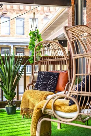 Jungle Casa: Stylish Upstairs Retreat with Private Patio image 10