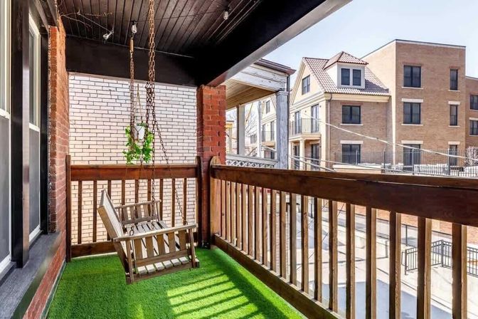 Jungle Casa: Stylish Upstairs Retreat with Private Patio image 2