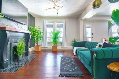 Jungle Casa: Stylish Upstairs Retreat with Private Patio image 16