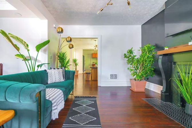 Jungle Casa: Stylish Upstairs Retreat with Private Patio image 18