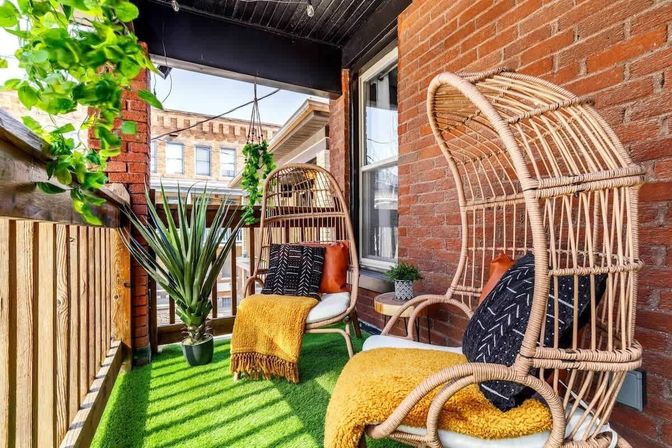 Jungle Casa: Stylish Upstairs Retreat with Private Patio image 1