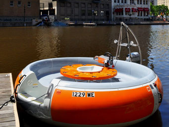 Donut Boat Experience: A Floating Bar You Get to Drive image 3